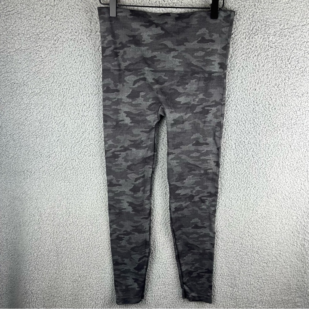 Spanx Women’s Look at Me Now Seamless Cropped Sage Camo Leggings Size Large - Picture 9 of 12